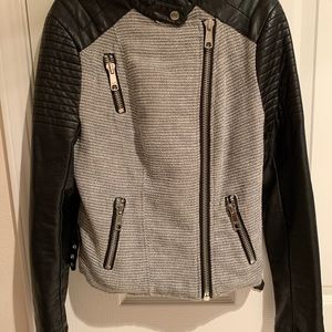 Like new Women’s tweed detail 100% leather jacket